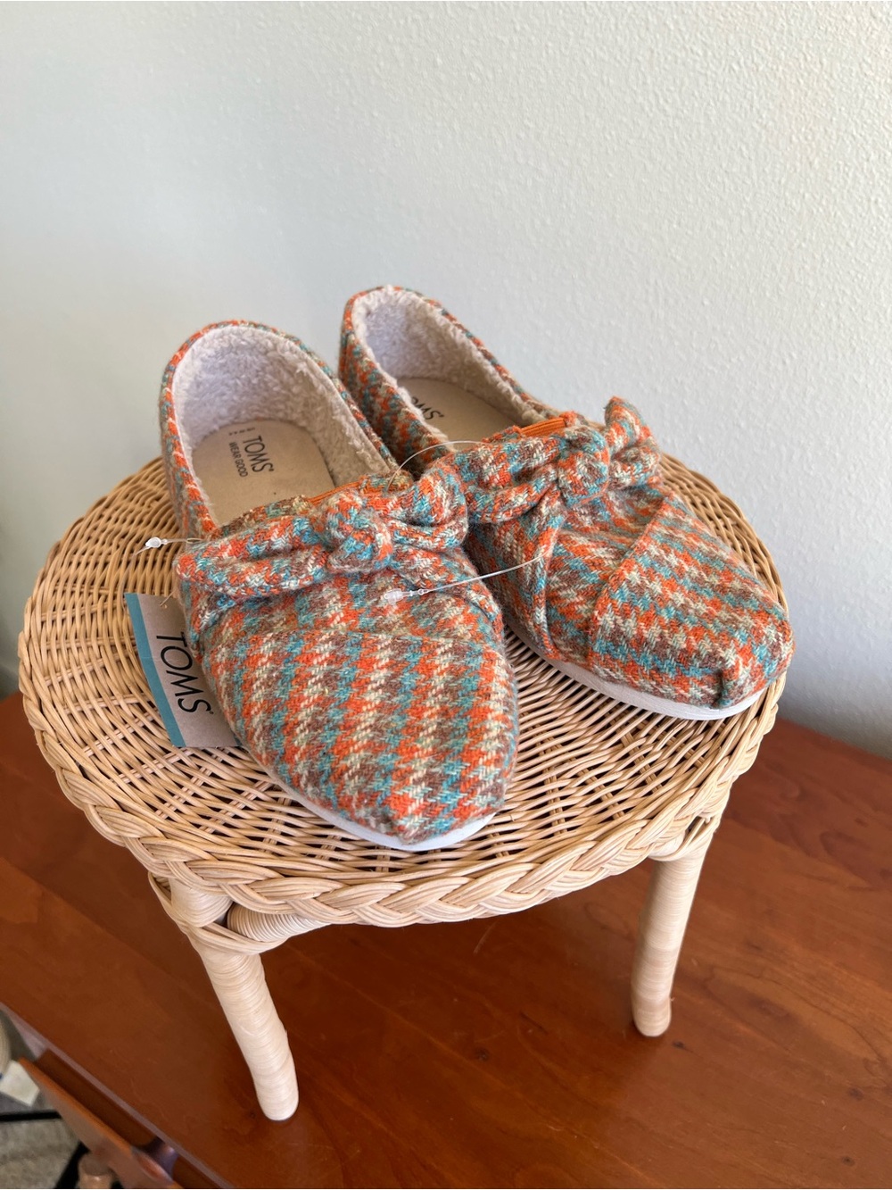 TOMS NWT Women’s Alpargata Slip-On Shoes in Orange & Teal